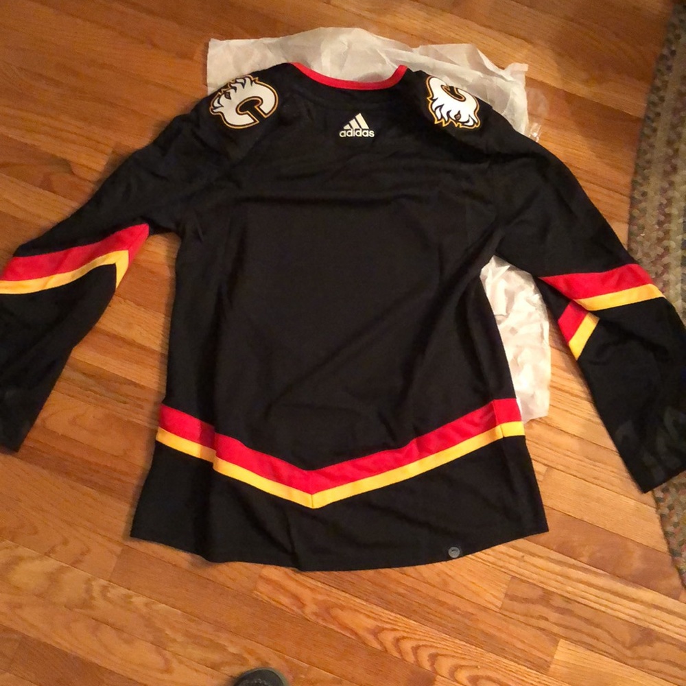 Calgary Flames Third Alternate Jersey NHL Hockey New Size 50 - Picture 9 of 13